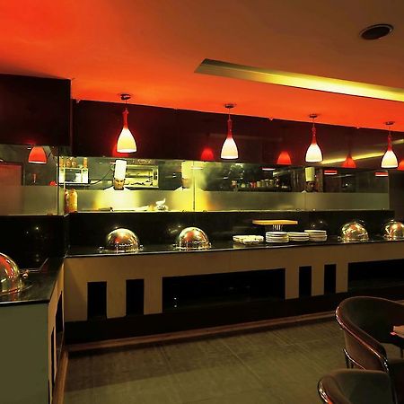 Отель Corporate Regency Нью-Дели Экстерьер фото