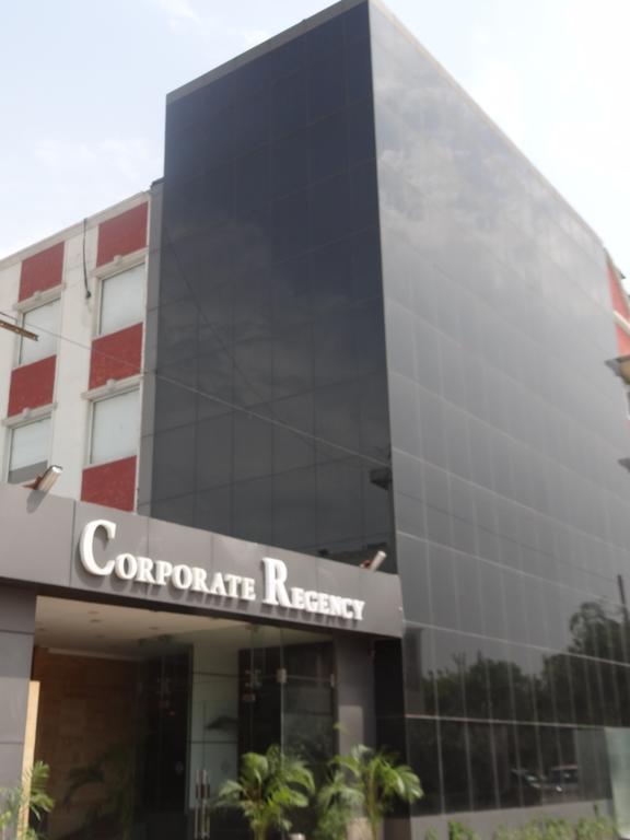 Отель Corporate Regency Нью-Дели Экстерьер фото