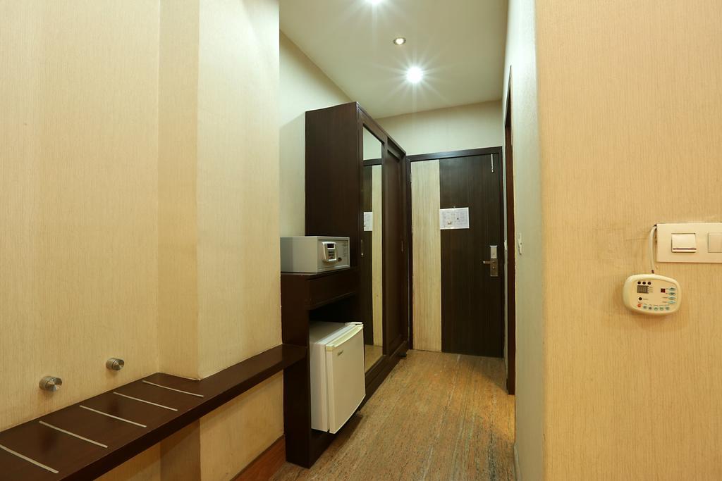Отель Corporate Regency Нью-Дели Экстерьер фото