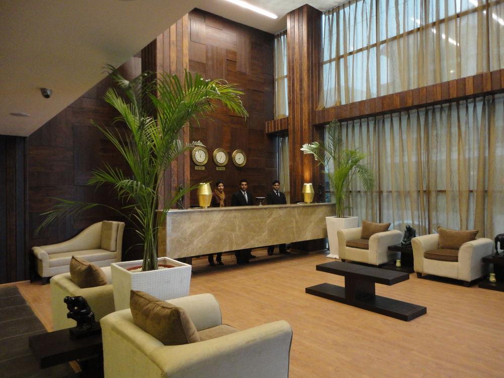 Отель Corporate Regency Нью-Дели Экстерьер фото