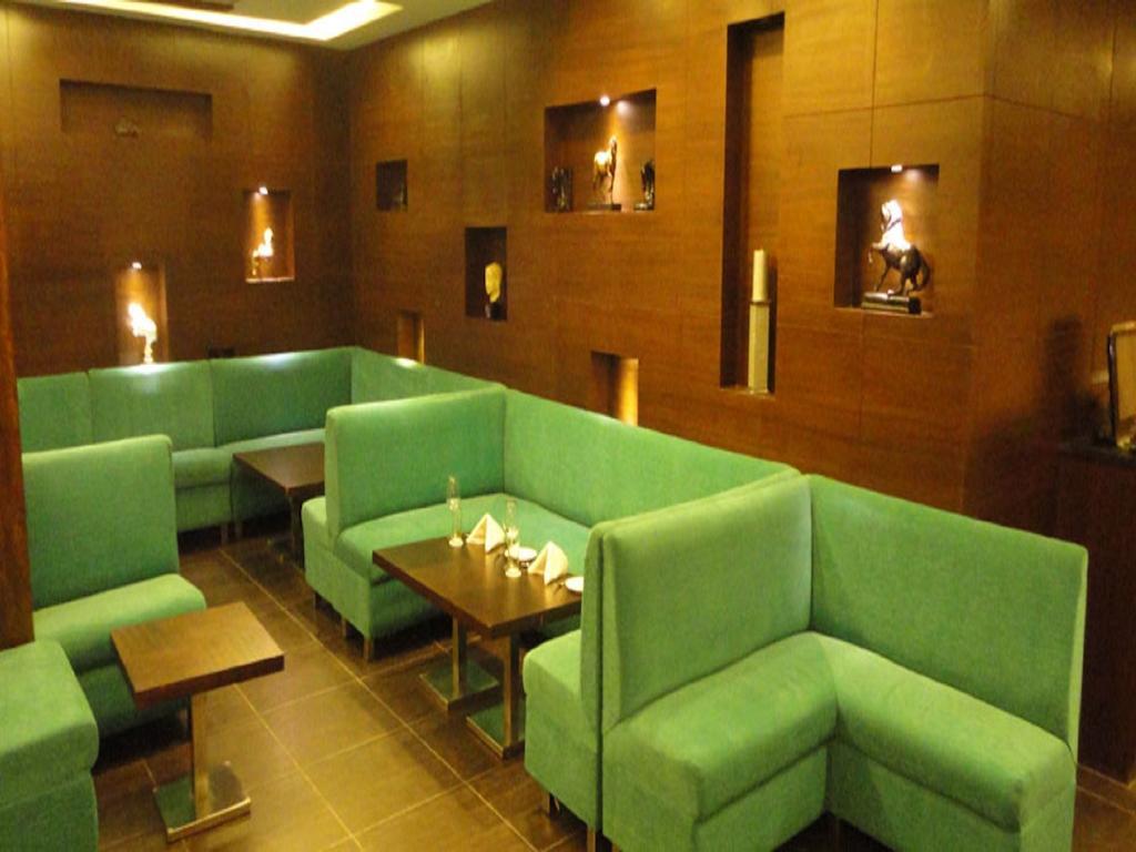Отель Corporate Regency Нью-Дели Экстерьер фото